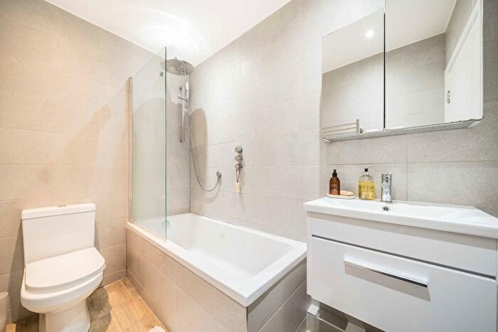 1 Bedroom Flat For Sale In Crane Grove, London, N7