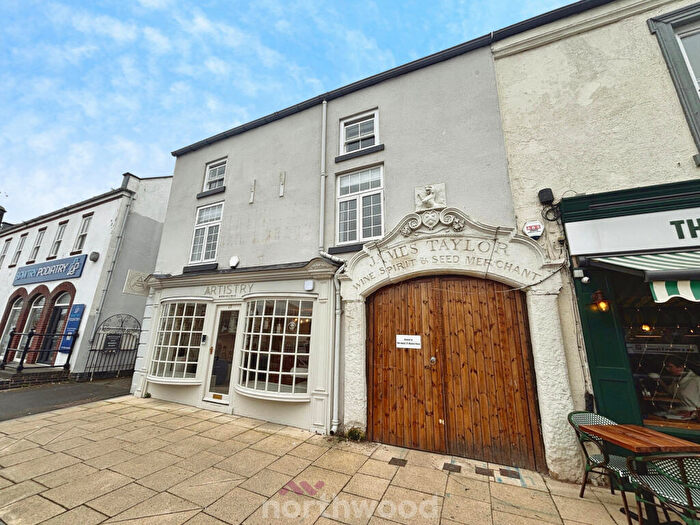 2 Bedroom Flat To Rent In Market Place, Bawtry, Doncaster, DN10
