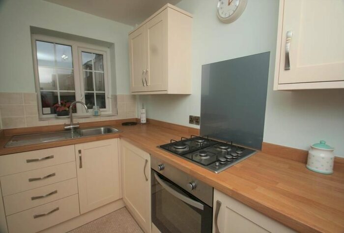 2 Bedroom Flat To Rent In Lea Mill Park Drive, Yeadon, Leeds, LS19