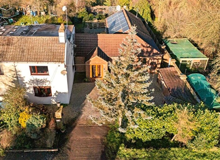 3 Bedroom Semi Detached House For Sale In The Poplars, Brandy Wharf, Waddingham, DN21