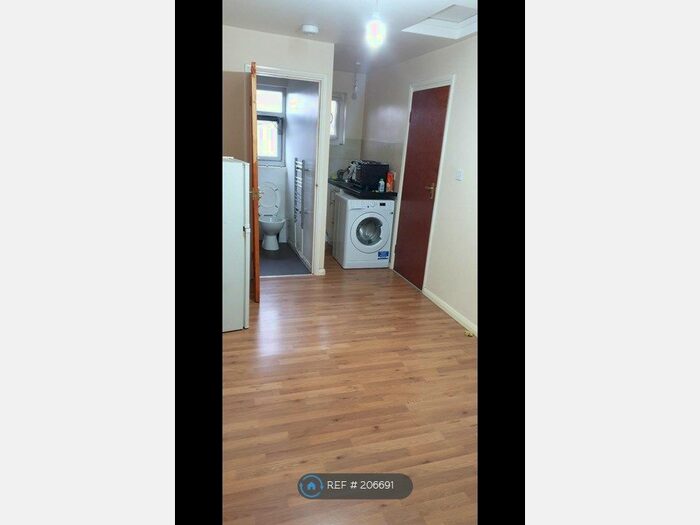 Studio To Rent In Holburne Road, London SE3