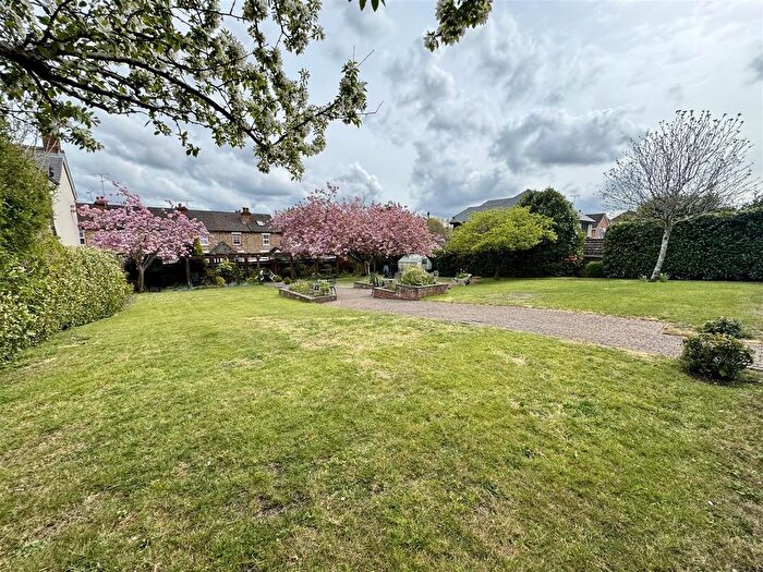2 Bedroom Flat For Sale In Clarence Road, Fleet, GU51