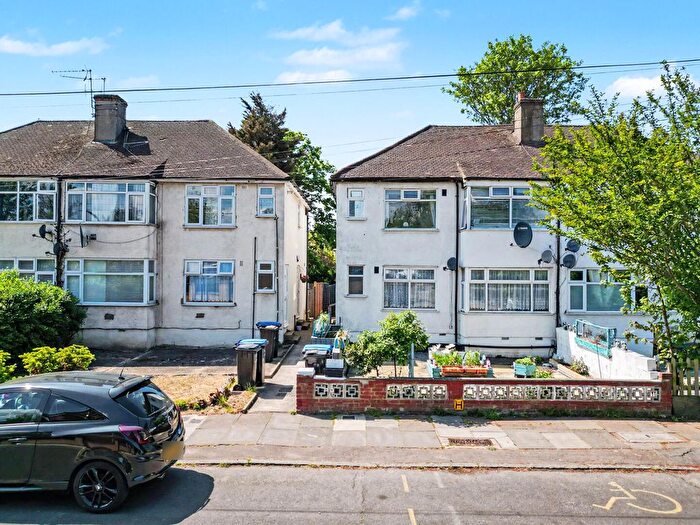 2 Bedroom Maisonette For Sale In Westmoor Road, Enfield, EN3