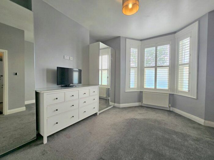 2 Bedroom Flat To Rent In Alexandra Road, London, SW19