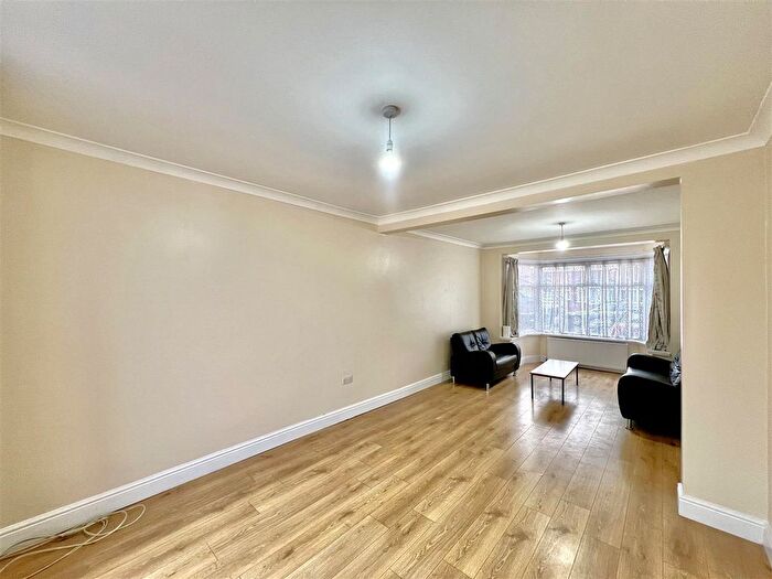 3 Bedroom End Terrace House To Rent In Park Avenue, Southall, UB1