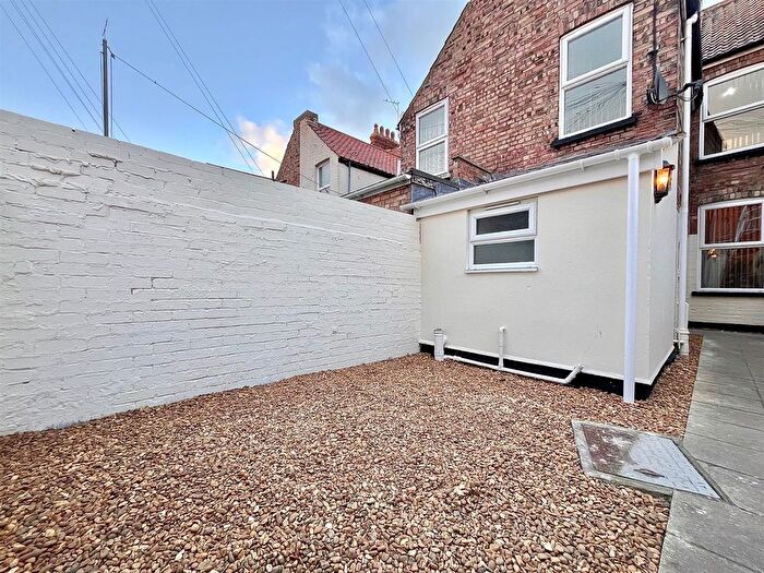 3 Bedroom Terraced House For Sale In Century Road, Great Yarmouth, NR31