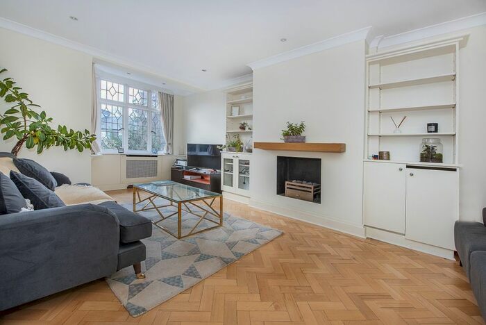 2 Bedroom Flat To Rent In Cambridge Park, Twickenham, TW1