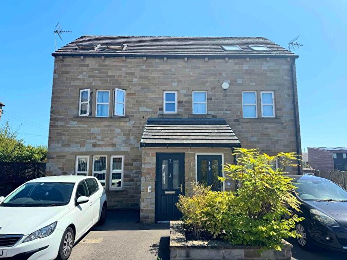 2 Bedroom Apartment For Sale In Flat, Wakefield Road, Drighlington, BD11