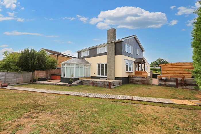 4 Bedroom Detached House For Sale In Willow Grove, Fair Oak, SO50