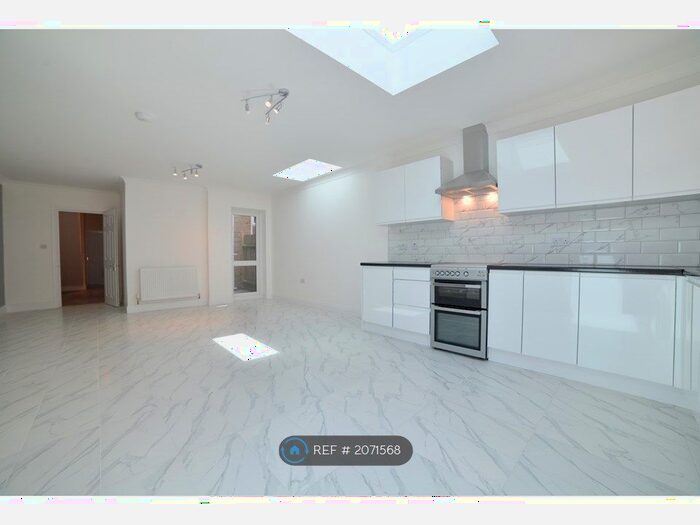 2 Bedroom Flat To Rent In Oaklands Road, London, W7