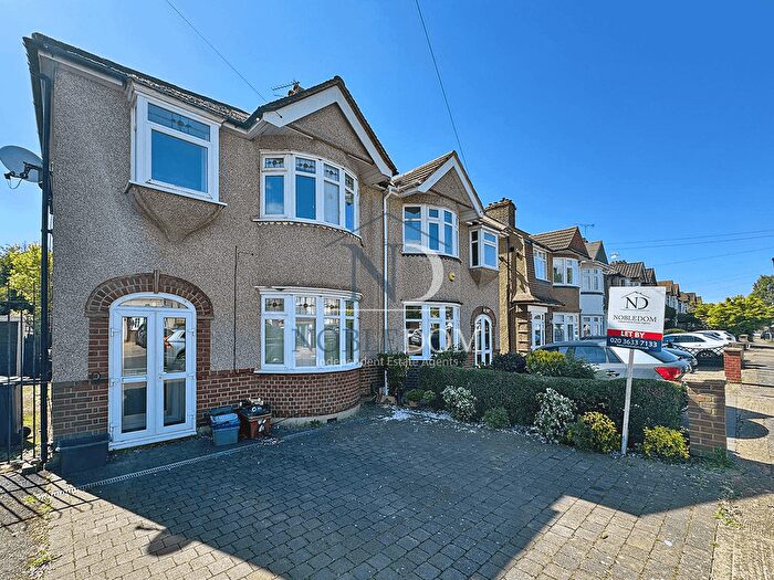 3 Bedroom Semi-Detached House To Rent In Isleworth, TW7