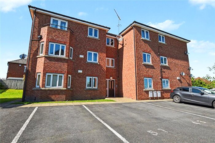 2 Bedroom Apartment For Sale In Stradbroke Way, Leeds, West Yorkshire, LS12