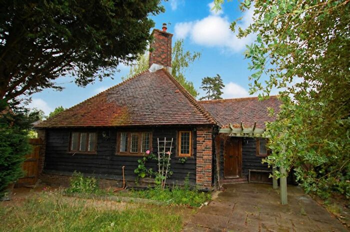 2 Bedroom Lodge For Sale In Furzen Lane, Ellens Green, RH12