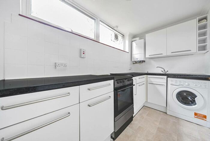 1 Bedroom Flat To Rent In Carlton Court, Anerley, London, SE20
