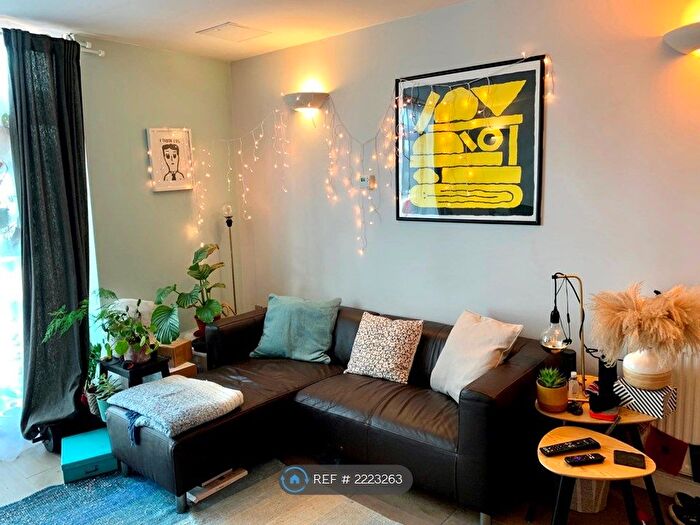 1 Bedroom Flat To Rent In Vanguard House, London, E8