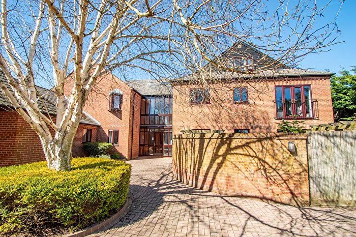 2 Bedroom Flat For Sale In Queens Court, Goring, Reading, Oxfordshire, RG8