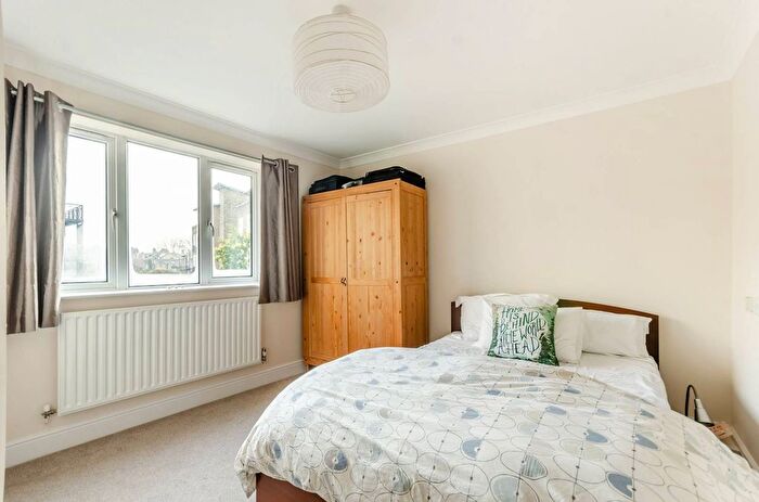 1 Bedroom Flat To Rent In Vickery House, Clapham North, London, SW4