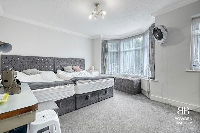 3 Bedroom Terraced House For Sale In Wellesley Road, London, E17