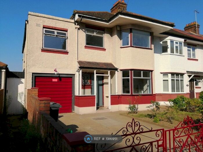 5 Bedroom Semi-Detached House To Rent In Boston Manor Road, London, TW8