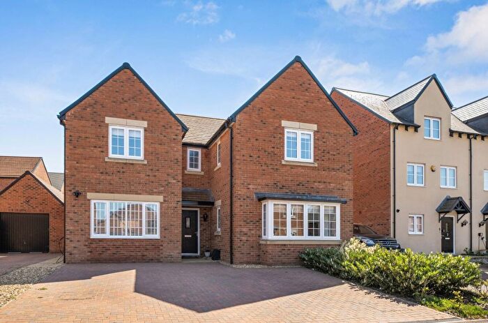 4 Bedroom Detached House For Sale In Dragonfly Crescent, Biddenham, Bedford, MK40
