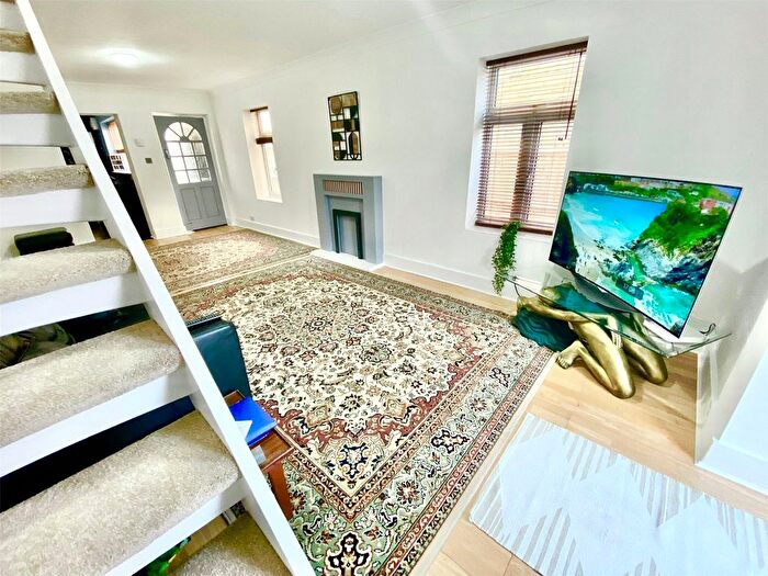 2 Bedroom Detached House For Sale In New Road, Orpington, BR6
