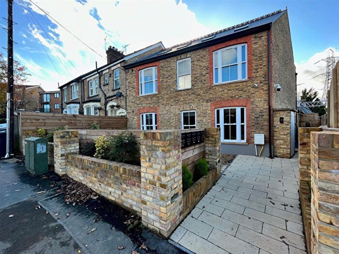 1 Bedroom Flat To Rent In Bushey Grove Road, Bushey, WD23