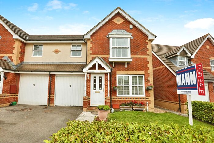 3 Bedroom Semi-detached House For Sale In Bellflower Way, Fareham, Hampshire, PO15