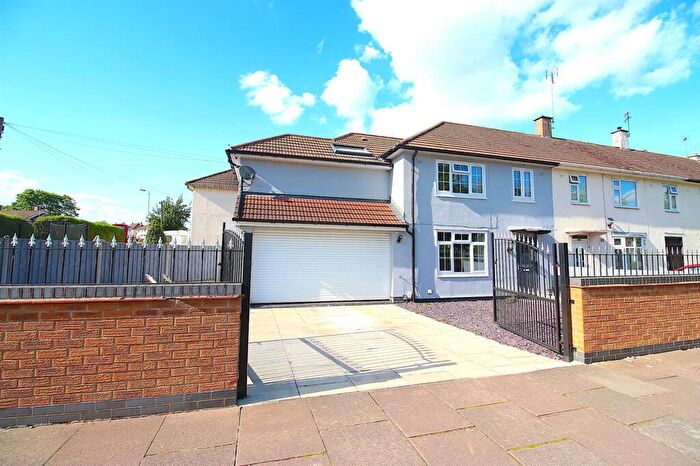 3 Bedroom End Of Terrace House For Sale In Liberty Road, Leicester, LE3