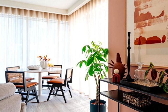 2 Bedroom Apartment For Sale In Marsh Wall, London, E14