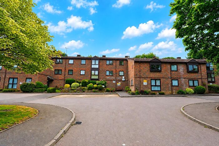 3 Bedroom Flat For Sale In Hopewell Drive, Chatham, ME5