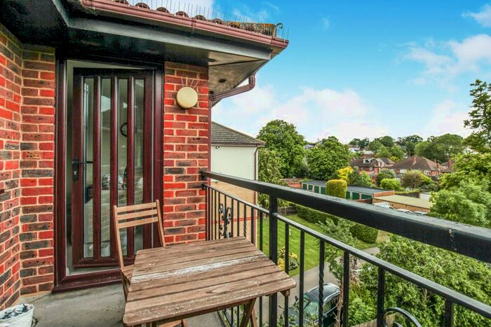 2 Bedroom Flat To Rent In Regents Court, Albemarle Road, Beckenham, BR3