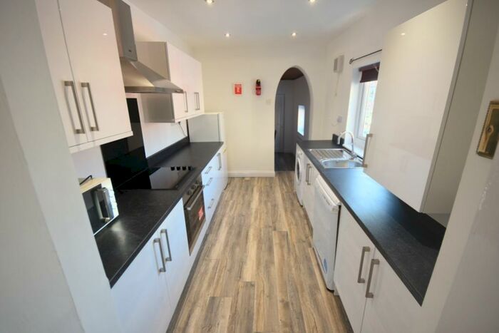 5 Bedroom Maisonette To Rent In Helmsley Road, Sandyford, NE2