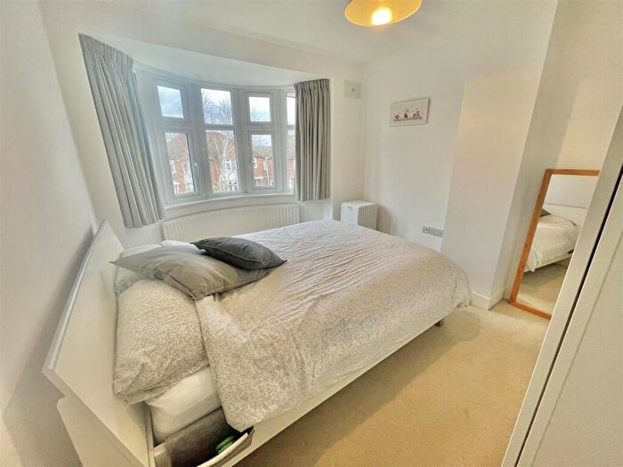 3 Bedroom Semi-Detached House For Sale In Wroxham Gardens, Potters Bar, EN6