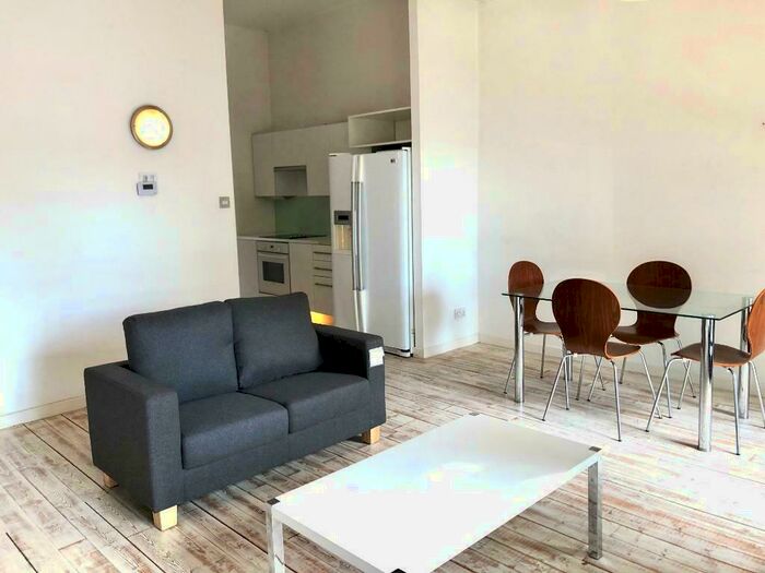 1 Bedroom Apartment To Rent In Whingate, Leeds, West Yorkshire, LS12