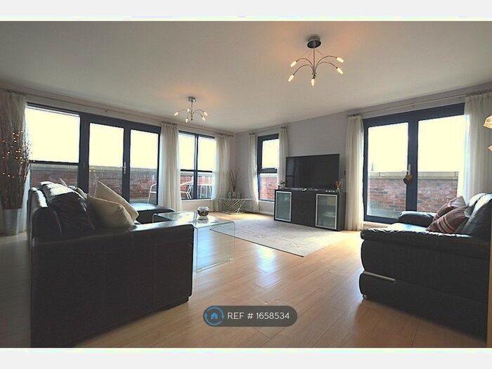 3 Bedroom Flat To Rent In Carisbrooke Road, Leeds, LS16