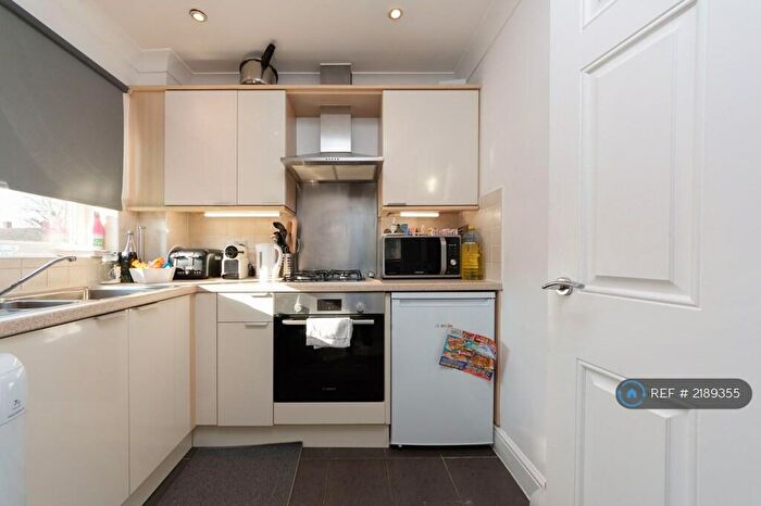 2 Bedroom Maisonette To Rent In New Causeway, Reigate, RH2