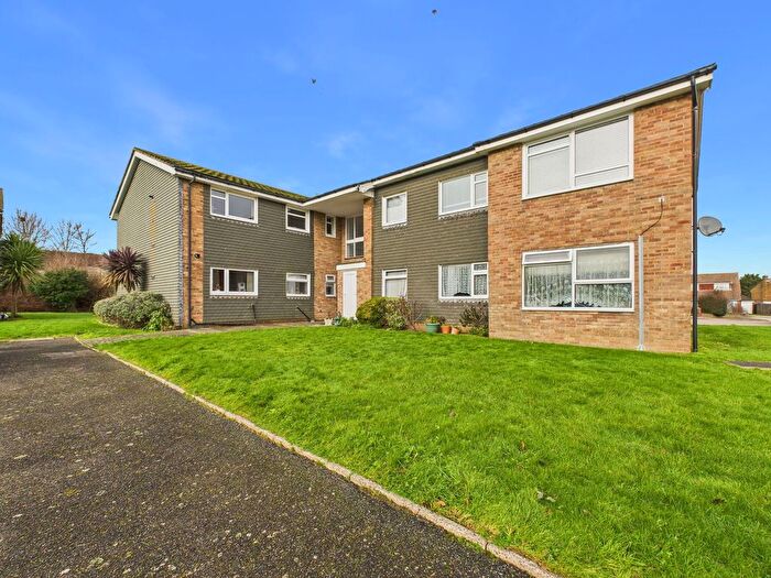 2 Bedroom Flat For Sale In Russell Court, Bridge Close, Lancing, BN15