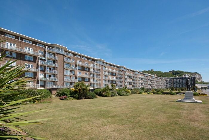 2 Bedroom Flat To Rent In The Gateway, Dover, CT16