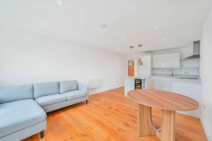 1 Bedroom Flat To Rent In Rye Lane, Peckham Rye, London, SE15