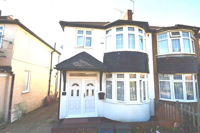 3 Bedroom Property To Rent In Caterham Ave, Ilford, IG5
