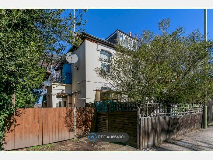 2 Bedroom Flat To Rent In Friern Barnet Road, London, N11