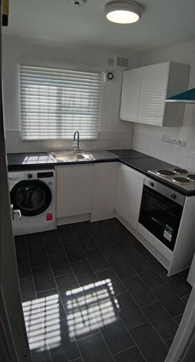 2 Bedroom Flat To Rent In Windmill Street, Gravesend, DA12