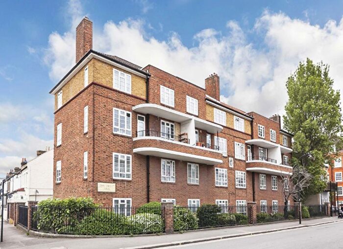 4 Bedroom Flat To Rent In Carnwath Road, Fulham, SW6