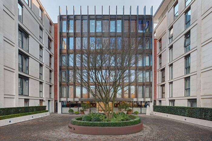 3 Bedroom Flat To Rent In Holland Park Villas, Campden Hill, Kensington, London, W8