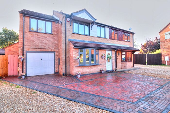 4 Bedroom Semi Detached House For Sale In Digby Close, Lincoln, LN6