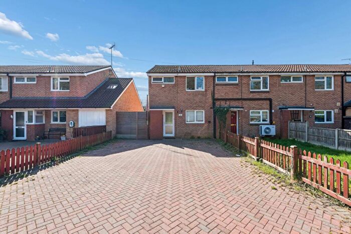 3 Bedroom End Of Terrace House For Sale In Ashburnham Walk, Stevenage, SG2