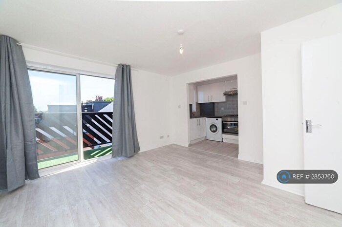 2 Bedroom Flat To Rent In Wrens Court, London, E13