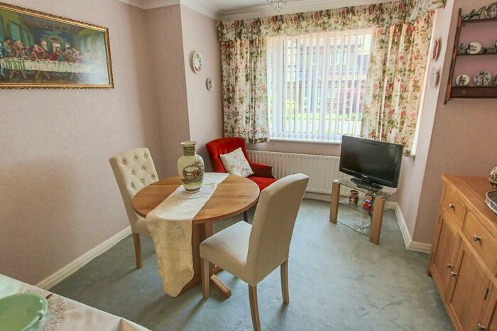 4 Bedroom Detached House For Sale In Lowdells Drive, East Grinstead, West Sussex, RH19