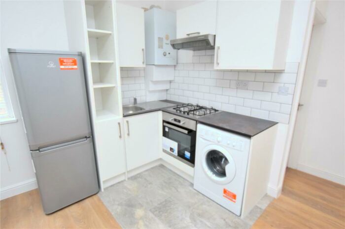 1 Bedroom Apartment To Rent In Holmesdale Road, London, SE25