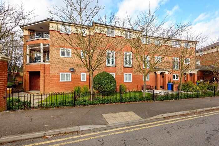 3 Bedroom Flat To Rent In Chaucer Close, Windsor, SL4